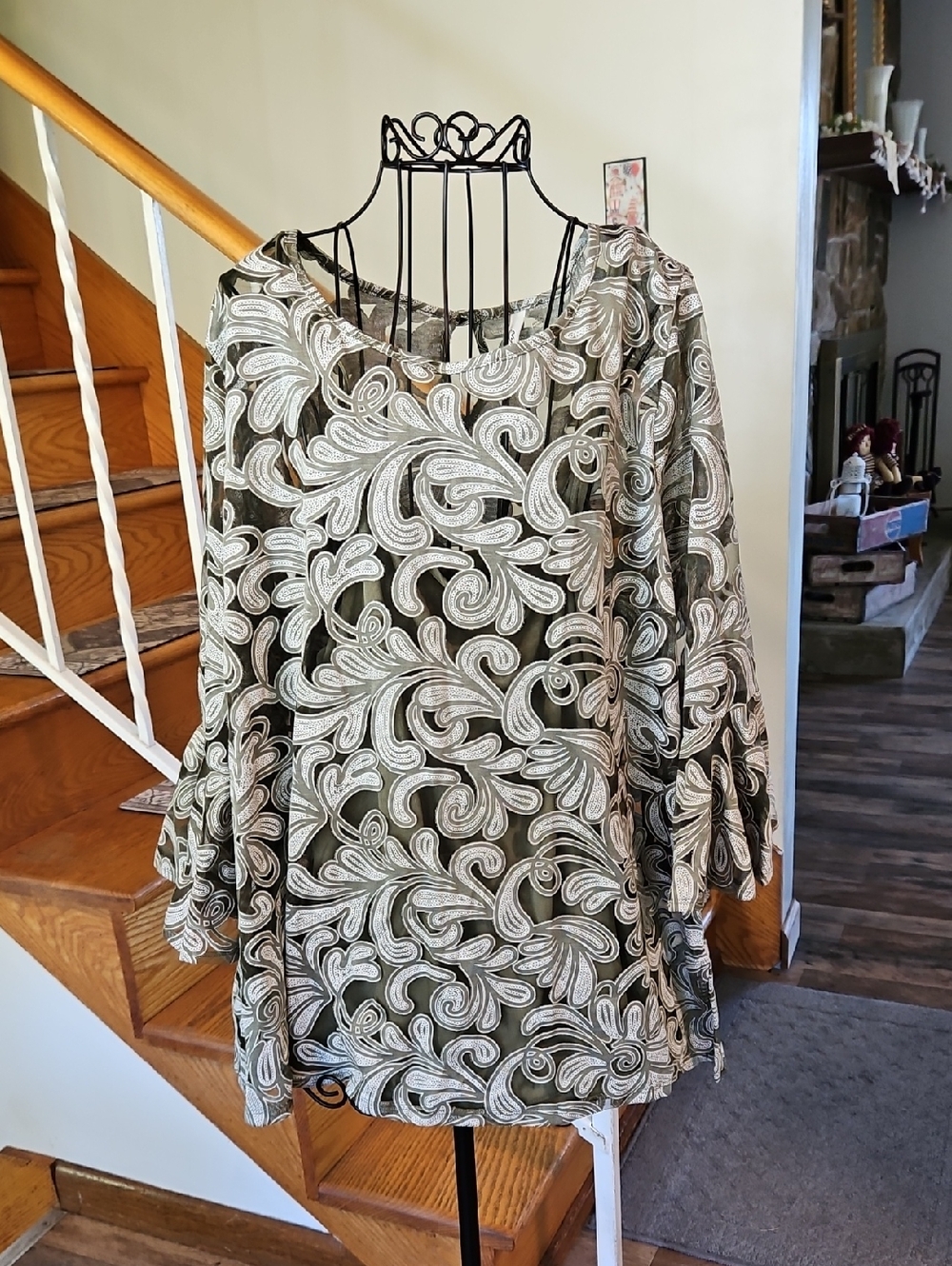 👚NY Collection Olive and White Lace Blouse